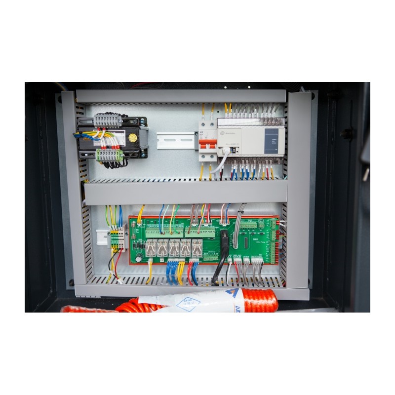 Automatic magazine-feeder for CNC lathe