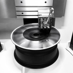 CNC Alloy Wheel Refurbishing Lathe CORMAK 32 inch | Industrial CNC Lathes | CORMAK